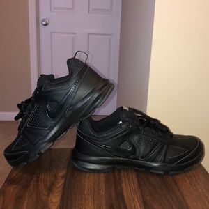 🆕 Black Nike sneakers size 9